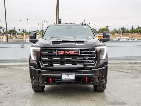 Used 2025 GMC Sierra 2500 AT4 w/ Technology Package AWD/4WD image 3