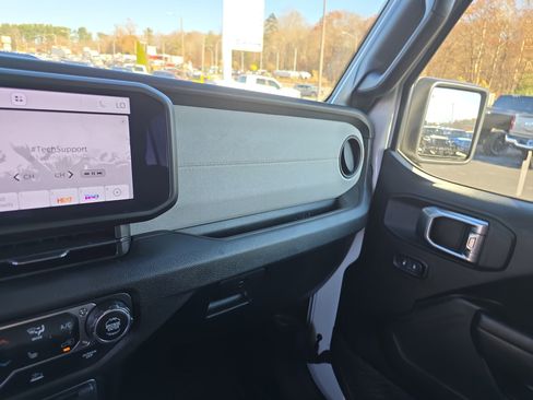 Used 2024 Jeep Wrangler Sport S image 23