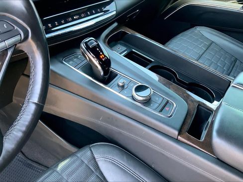 Used 2023 Cadillac Escalade Sport Platinum AWD/4WD image 17