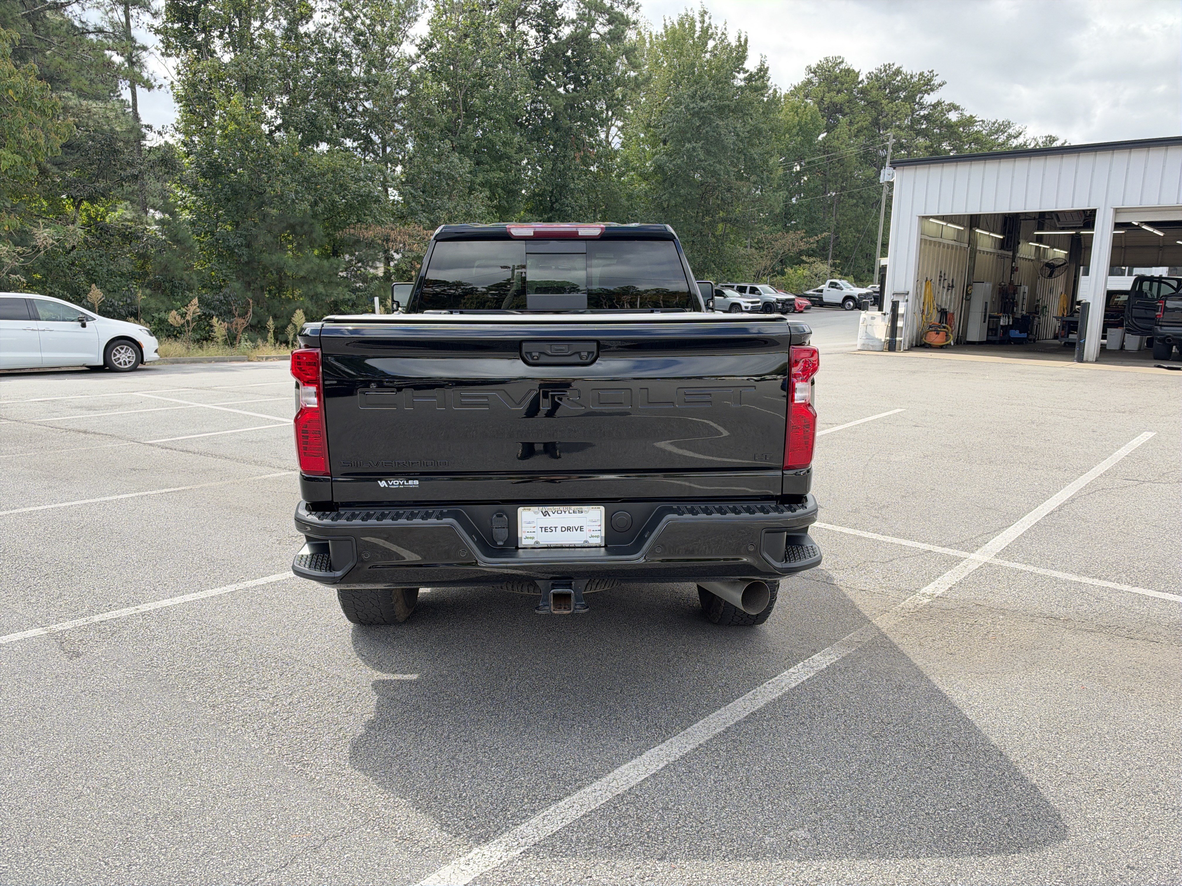 Used 2023 Chevrolet Silverado 2500 LT w/ Midnight Edition AWD/4WD image 7