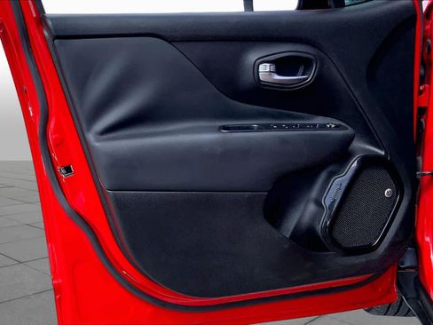 Used 2017 Jeep Renegade Altitude FWD image 21