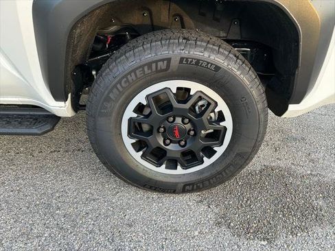 Used 2025 Toyota 4Runner TRD Off-Road Premium AWD/4WD image 9