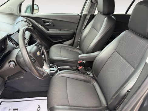 Used 2020 Chevrolet Trax LT w/ LT Convenience Package AWD/4WD image 9