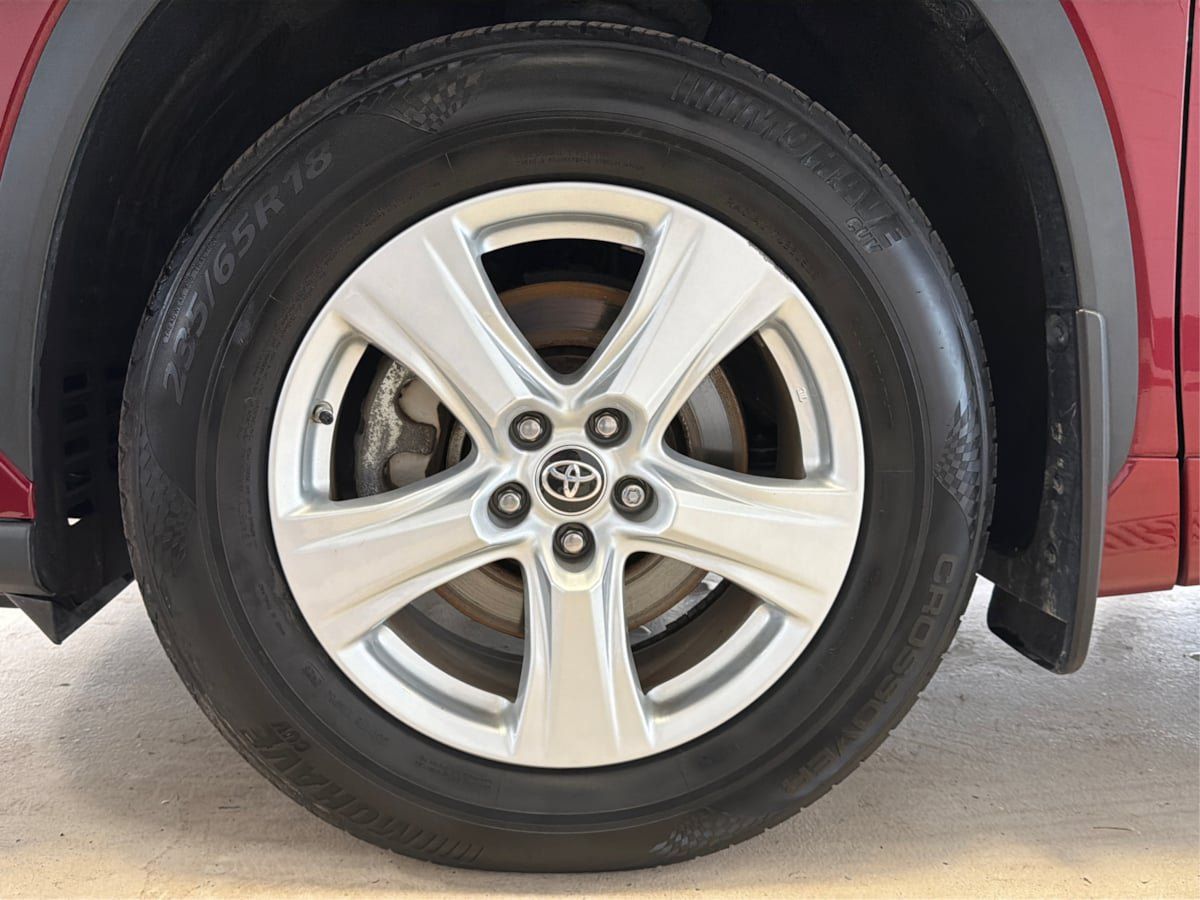 Used 2022 Toyota Highlander LE AWD/4WD image 13
