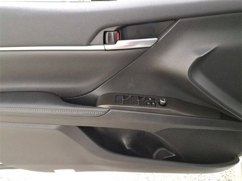 Used 2023 Toyota Camry XLE image 21