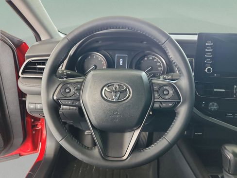 Used 2023 Toyota Camry SE w/ Convenience Package FWD image 9
