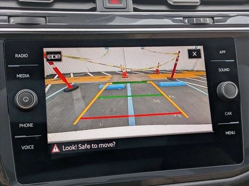 Used 2024 Volkswagen Tiguan SE image 17