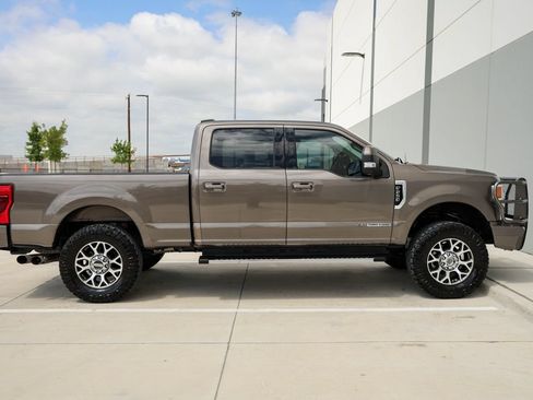 Used 2020 Ford F250 Lariat w/ Lariat Value Package AWD/4WD image 9
