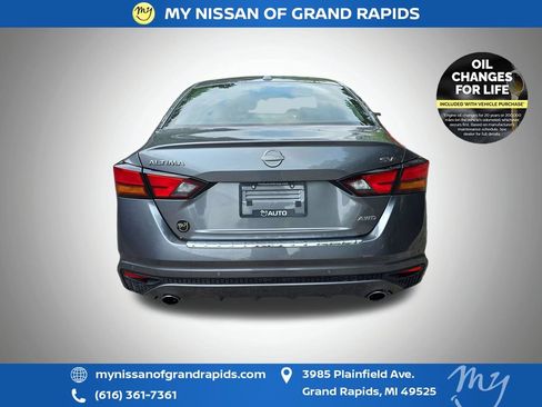 Used 2023 Nissan Altima 2.5 SV w/ SV Premium Package AWD/4WD image 7