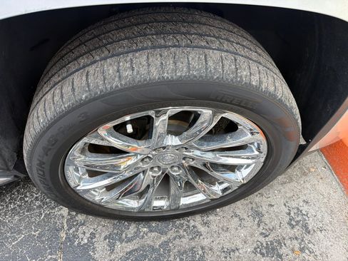 Used 2020 Cadillac Escalade Luxury RWD image 12