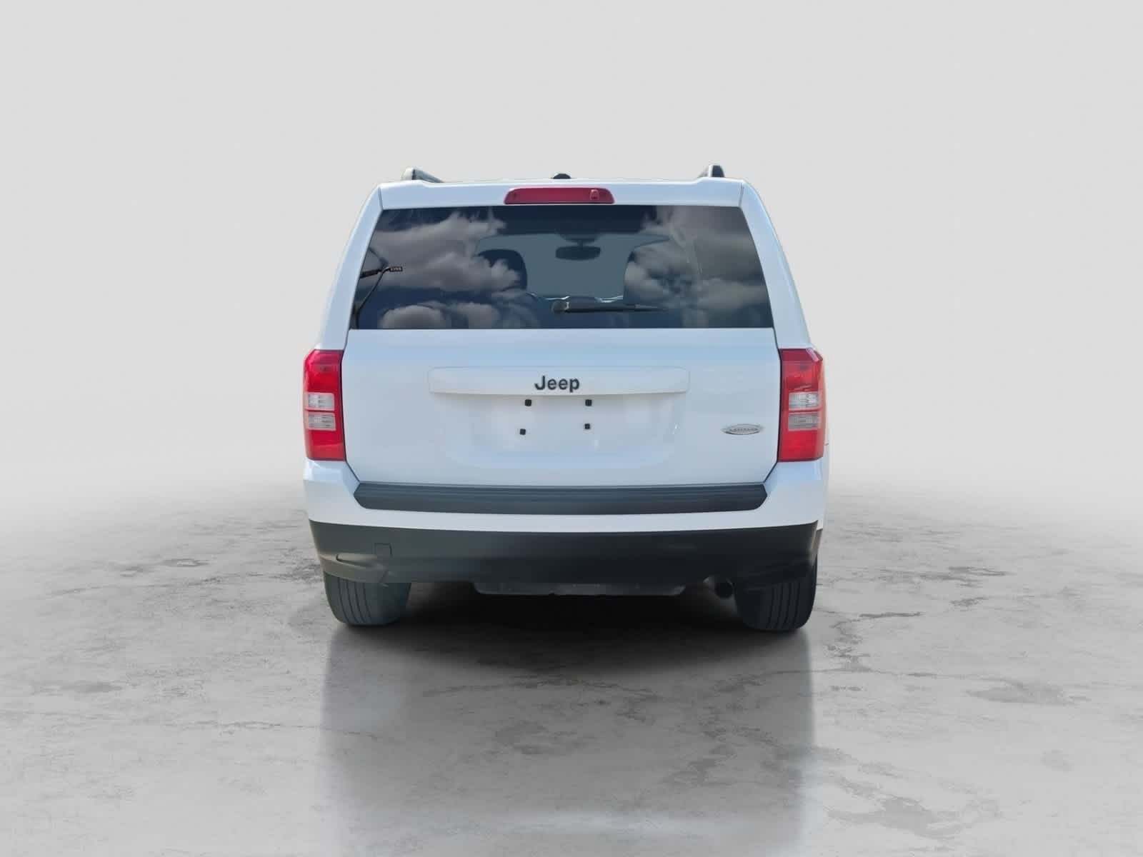 Used 2017 Jeep Patriot Latitude FWD image 7