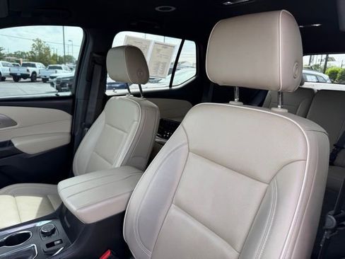 Certified 2022 Chevrolet Traverse Premier FWD image 16