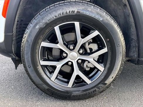 Used 2023 Jeep Grand Cherokee Limited image 8