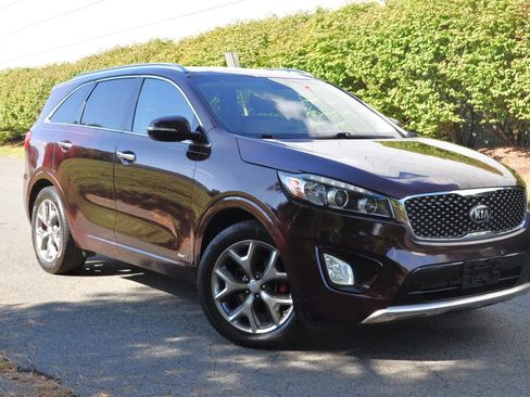 Used 2017 Kia Sorento SX image 3