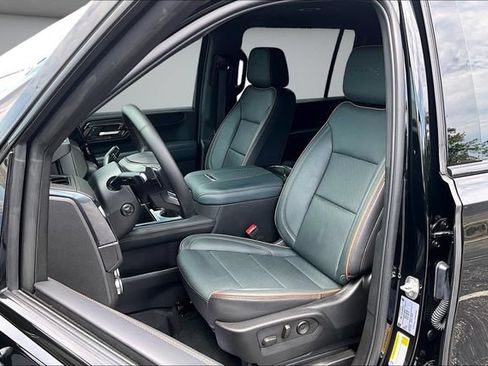 Used 2025 GMC Yukon XL AT4 AWD/4WD image 21