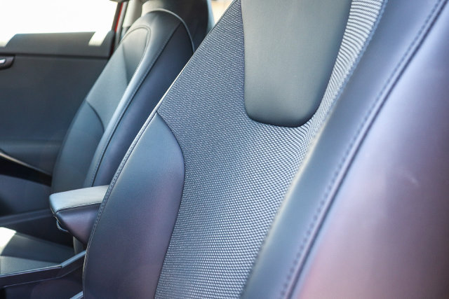 Certified 2025 Kia Niro EX FWD image 25