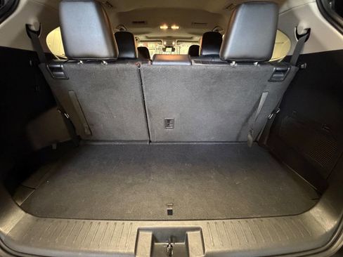 Used 2021 Toyota Highlander XLE AWD/4WD image 21