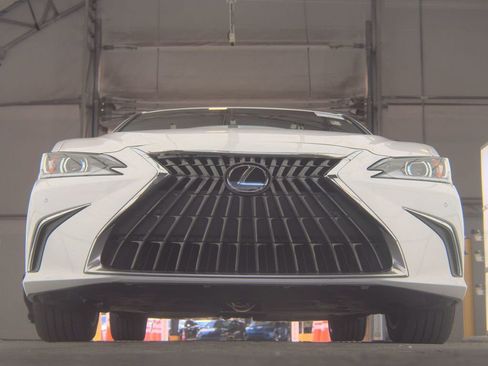 Used 2023 Lexus ES 350 w/ Premium Package FWD image 4