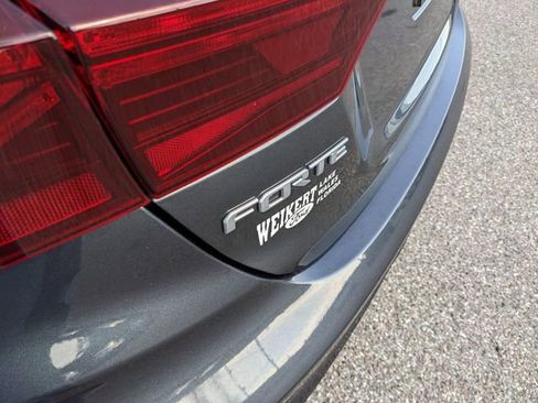 Used 2022 Kia Forte LXS image 12