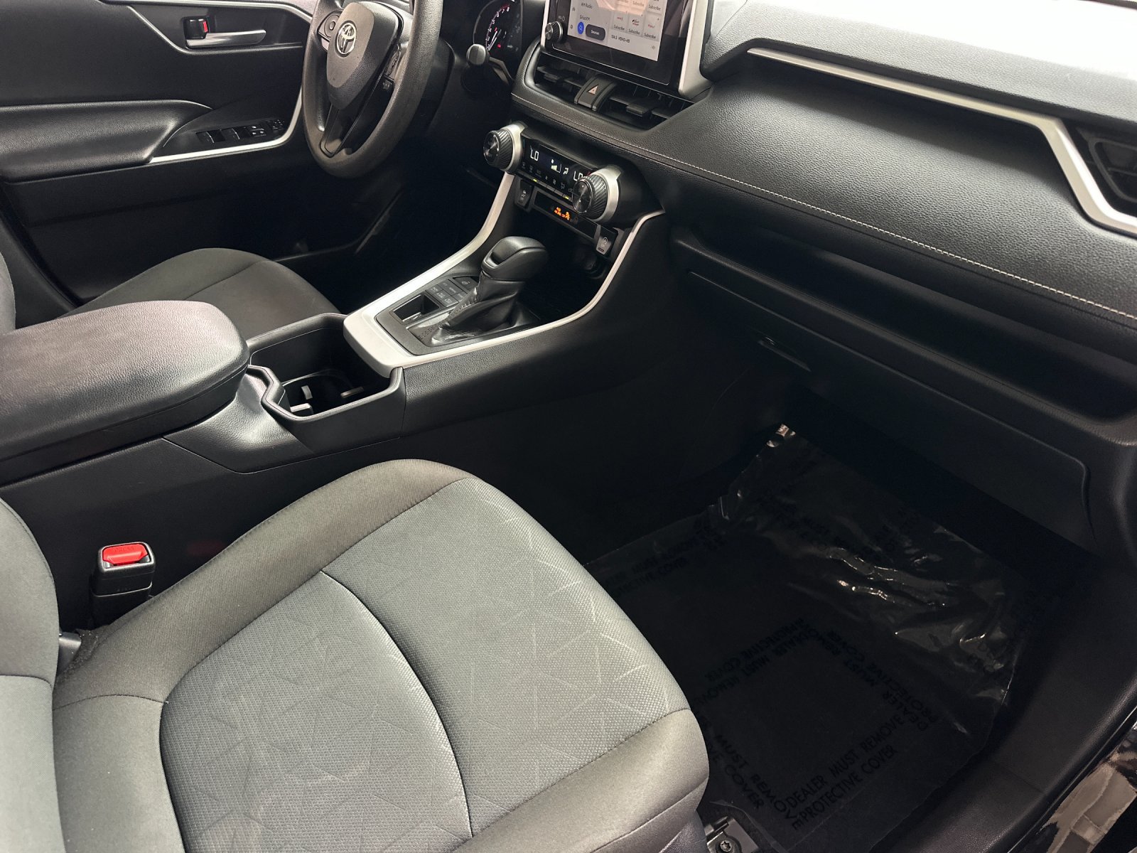 Used 2025 Toyota RAV4 XLE AWD/4WD image 15