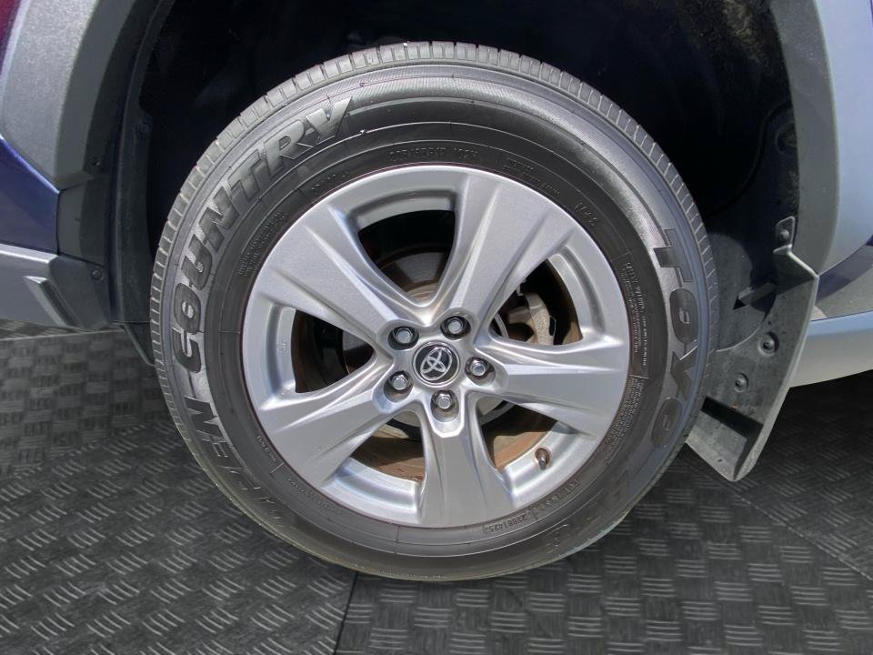 Used 2025 Toyota RAV4 XLE w/ Convenience Package AWD/4WD image 24
