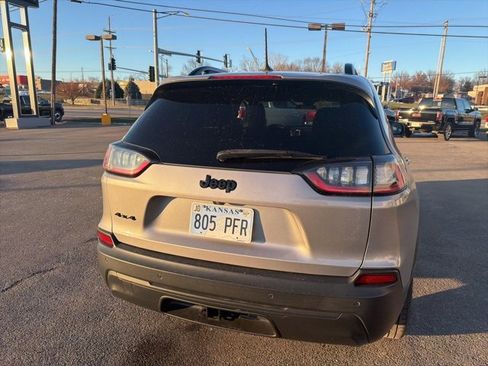 Used 2019 Jeep Cherokee Latitude Plus image 10