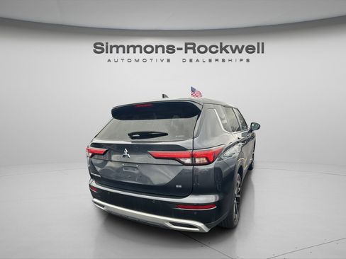 Used 2024 Mitsubishi Outlander SE image 13