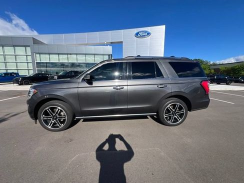Used 2019 Ford Expedition Limited w/ Special Edition Package AWD/4WD image 8