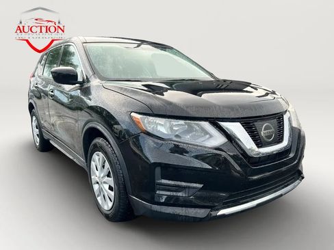 Used 2017 Nissan Rogue S FWD image 3