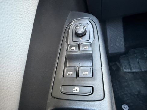 Used 2024 Volkswagen Taos SE w/ Panoramic Sunroof Package image 28