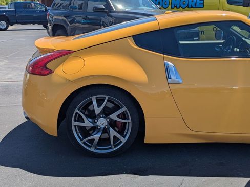 Used 2017 Nissan 370Z Coupe RWD image 5