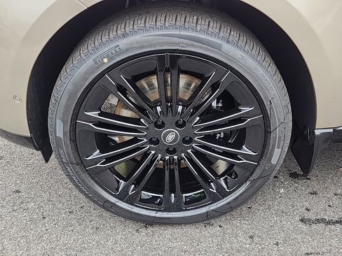 New 2025 Land Rover Range Rover SE image 9