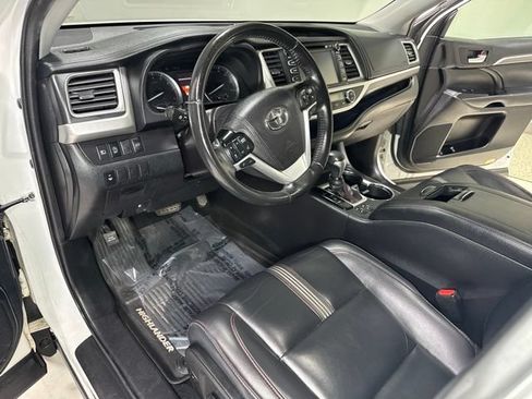 Used 2019 Toyota Highlander SE AWD/4WD image 15