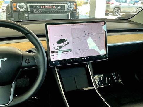 Used 2020 Tesla Model 3 Standard Range Plus RWD image 9