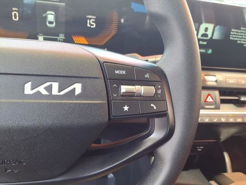 Used 2025 Kia K4 LXS FWD image 11