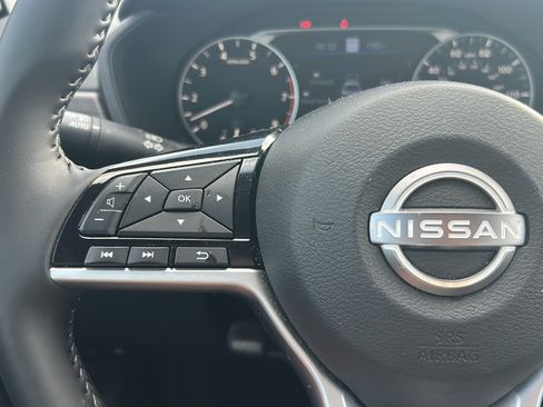 Used 2025 Nissan Altima 2.5 SV w/ SV Premium Package FWD image 23