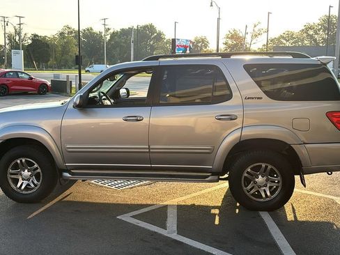 Used 2003 Toyota Sequoia Limited RWD image 2