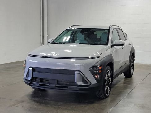 Used 2025 Hyundai Kona SEL FWD image 2