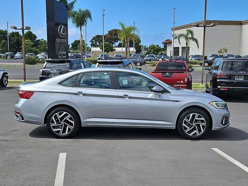 Used 2022 Volkswagen Jetta SEL image 5