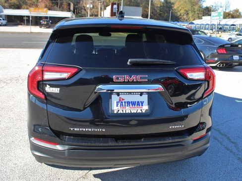 Used 2024 GMC Terrain SLE image 9