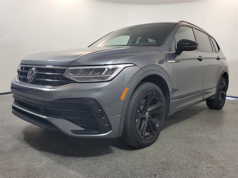 Used 2023 Volkswagen Tiguan SE R-Line image 3