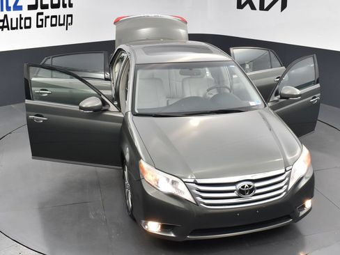 Used 2011 Toyota Avalon Limited FWD image 29