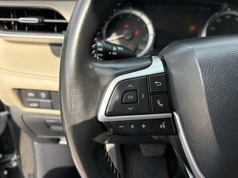 Used 2023 Toyota Highlander XLE FWD image 16