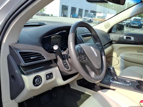 Used 2015 Lincoln MKT AWD w/ Equipment Group 201A image 18