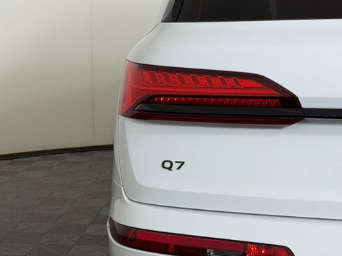 Certified 2025 Audi Q7 3.0T Premium Plus w/ Premium Plus Package AWD/4WD image 13