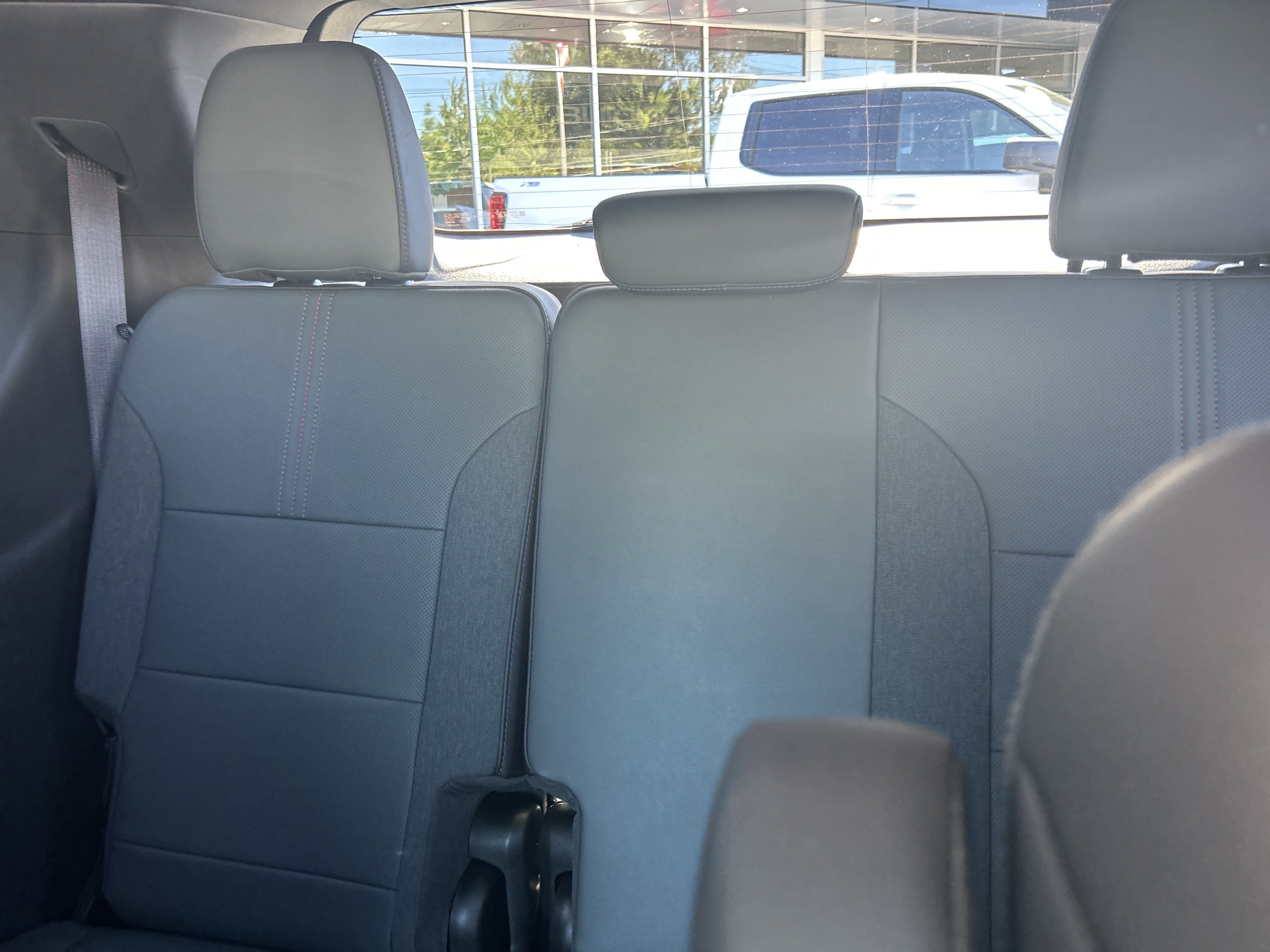 Used 2024 GMC Acadia AT4 w/ Luxury Package AWD/4WD image 31