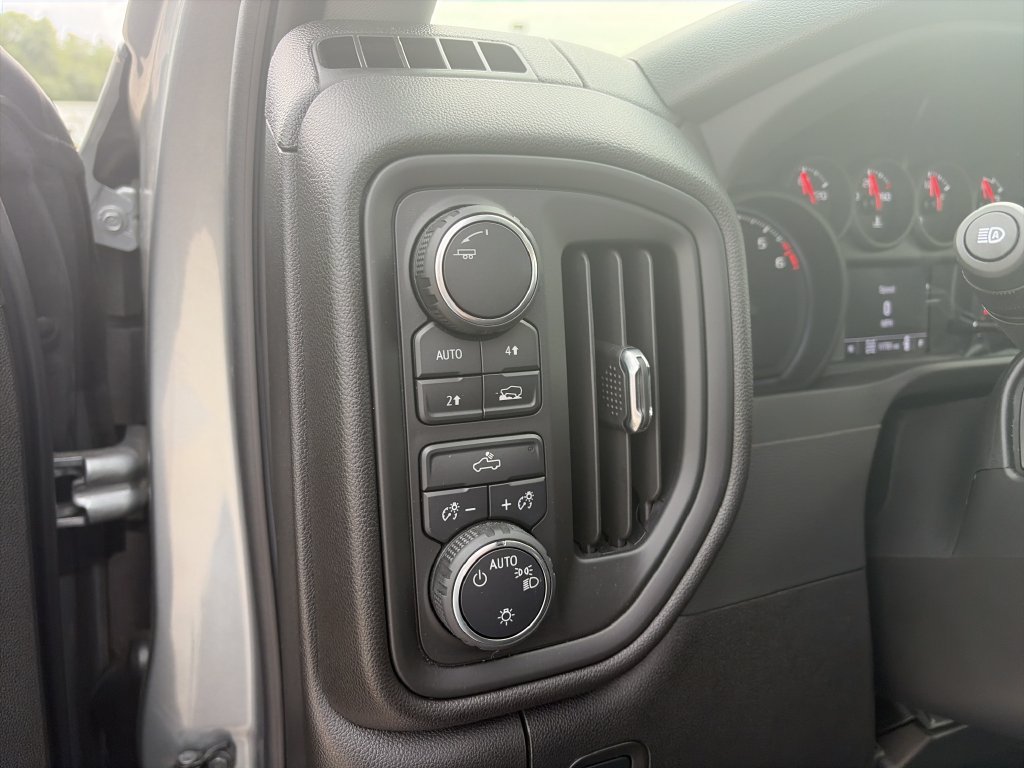 Used 2025 Chevrolet Silverado 1500 W/T AWD/4WD image 19