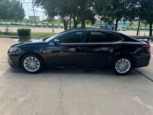 Used 2017 Lexus ES 350 image 2