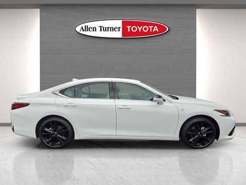 Used 2024 Lexus ES 300h F Sport image 4