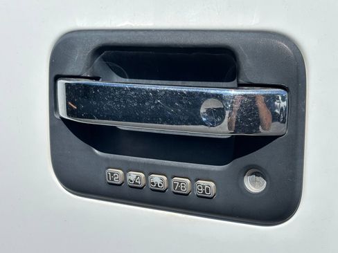 Used 2013 Ford F150 XLT w/ XLT Chrome Pkg AWD/4WD image 11